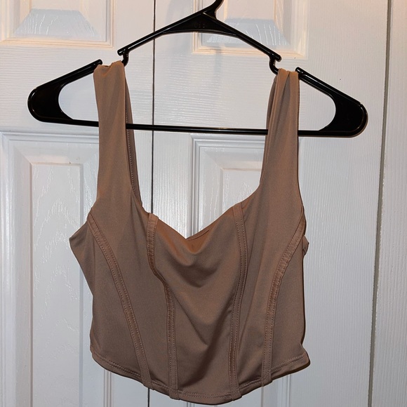 Flattering crop top - Picture 2 of 3